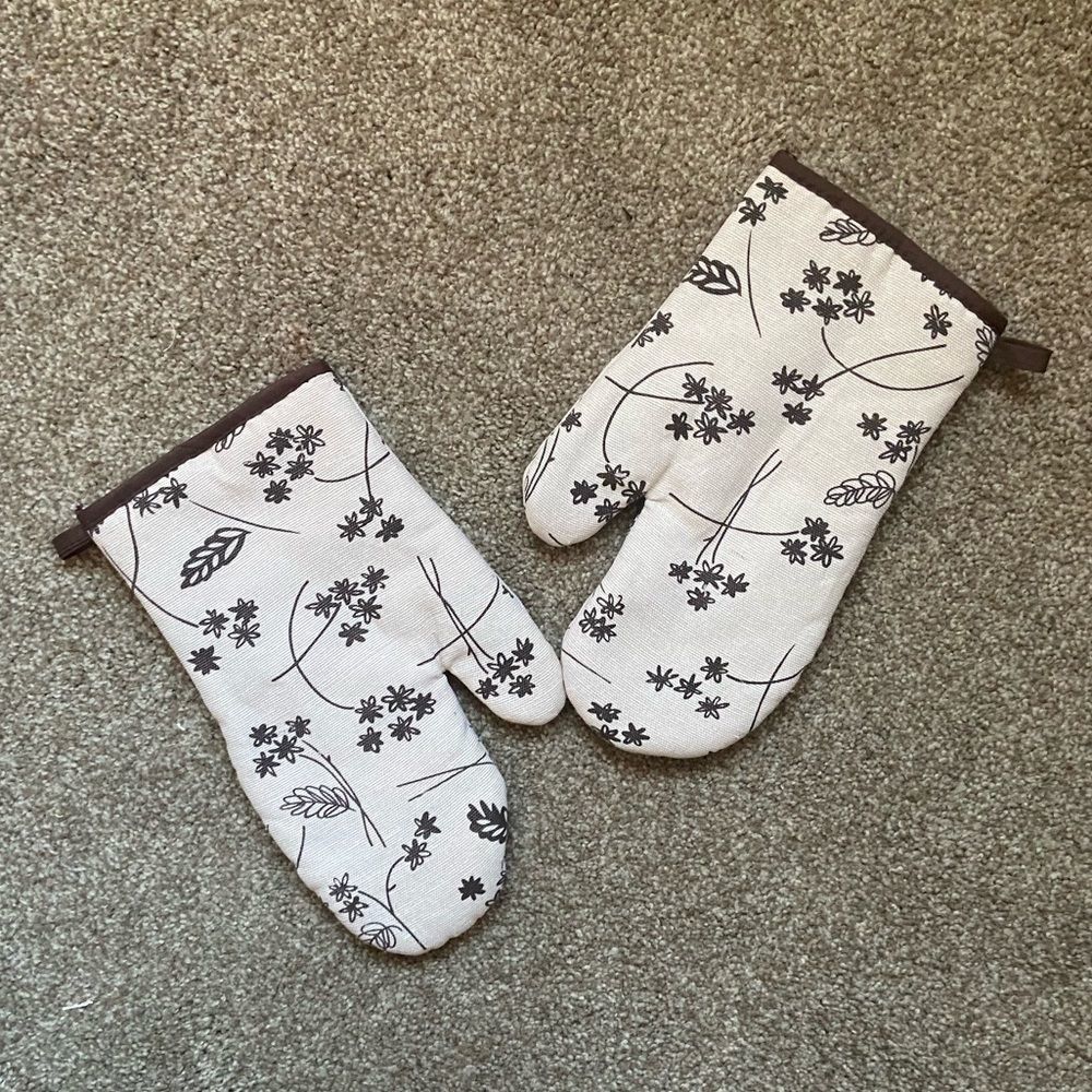 Vintage oven mitts NWOT